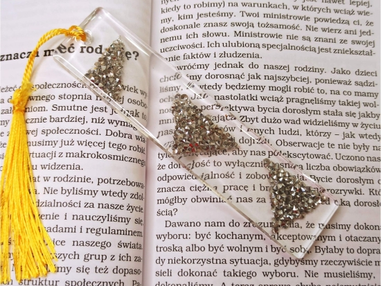 Zakładka do książki z połyskującymi trójkątami
