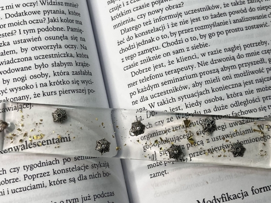 Zakładka z żywicy epoksydowej /srebrne kwiaty/